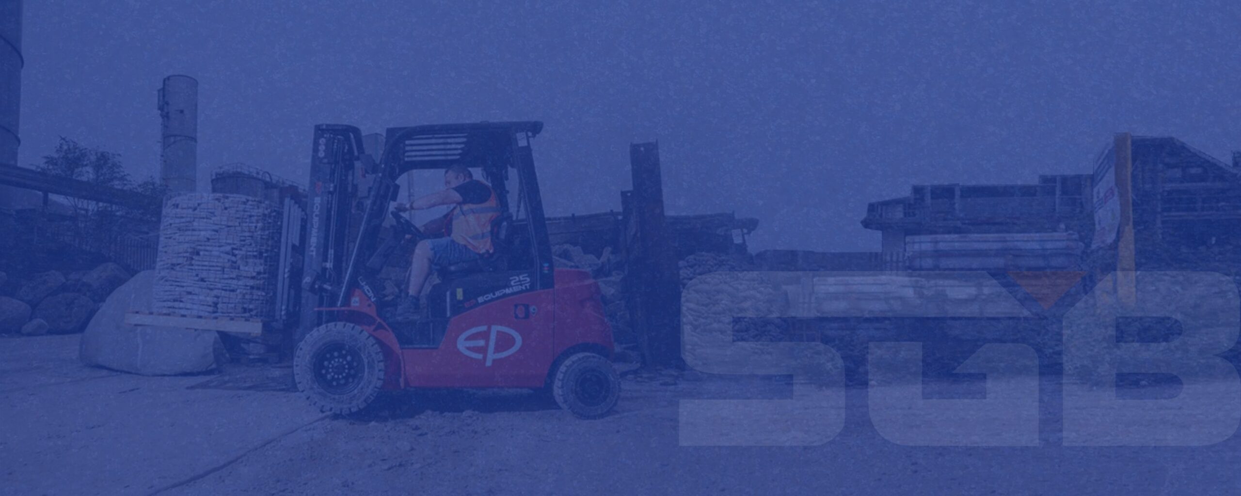 Empilhadeira elétrica de lítio: por que ela vale o investimento na sua operação