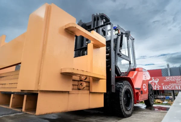 Empilhadeira elétrica EP Equipment EFL703HV de alta tensão