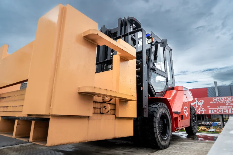 Empilhadeira elétrica EP Equipment EFL703HV de alta tensão